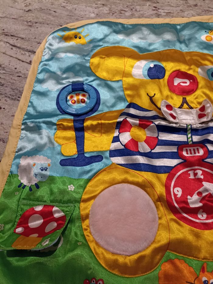 Tapis d'éveil très bon état Carre de 67 cm de côté. - photo numéro 4