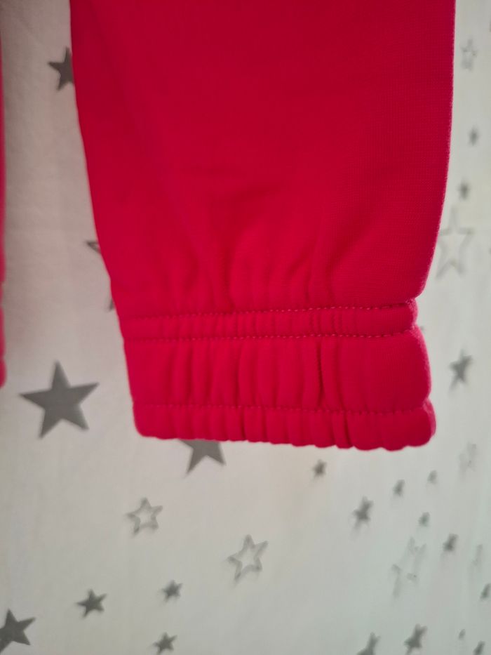 Veste zippée rose et noir col montant 12 ans Puma
2 poches devant et 2 intérieur 
Très bon état ni trous ni tache - photo numéro 4