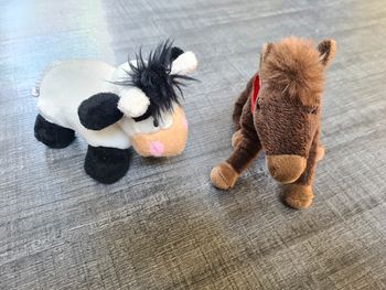 Peluches vache et cheval