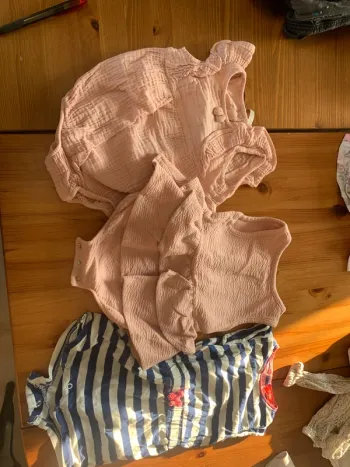 Lot de vêtements filles 9 mois