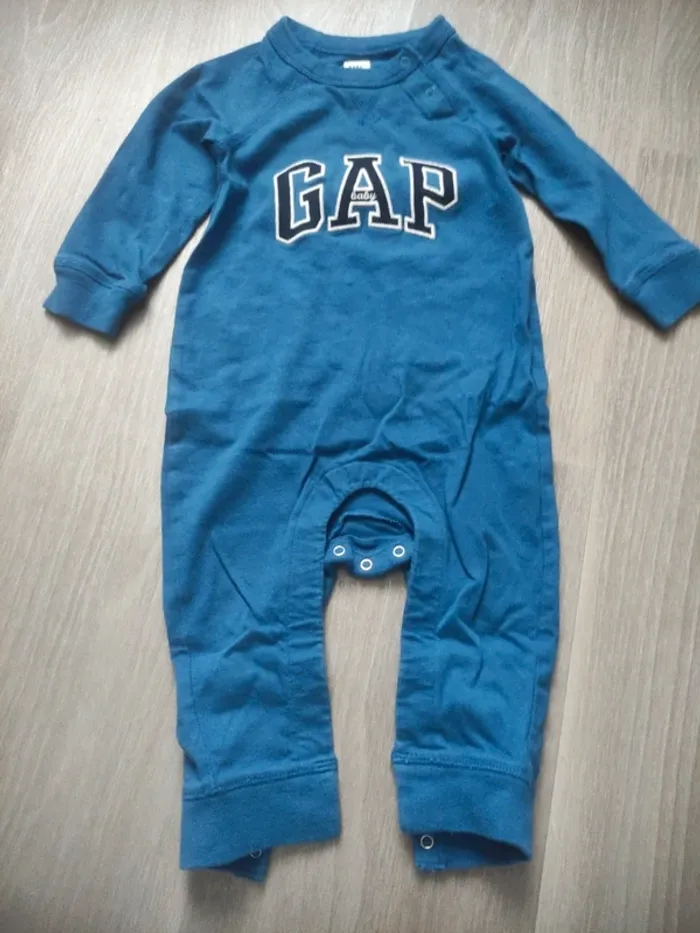 Très beau pyjama gap 12/18 mois en très bon état