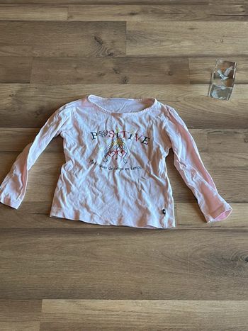 Je vend un manche longue fille 3 ans 94 cm très  bon état