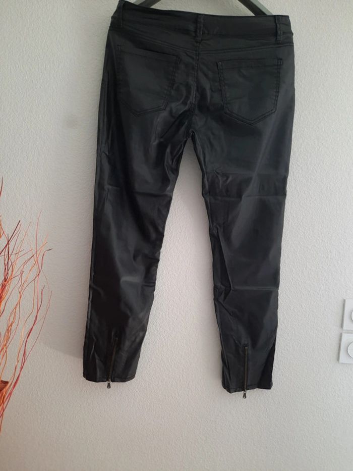 Pantalon effet simili cuir Taille 44 - photo numéro 4