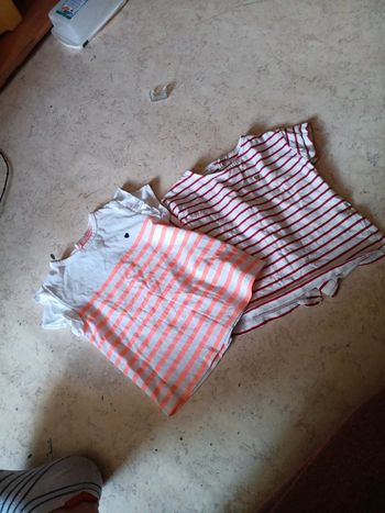 2 Tee-shirts  12 mois kiabi pas de vinted go