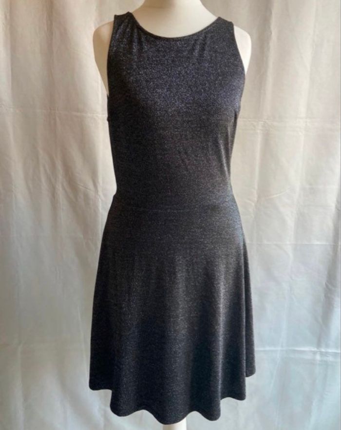 Robe patineuse noire et argentée dos décolleté H&M taille 38 / M - photo numéro 2