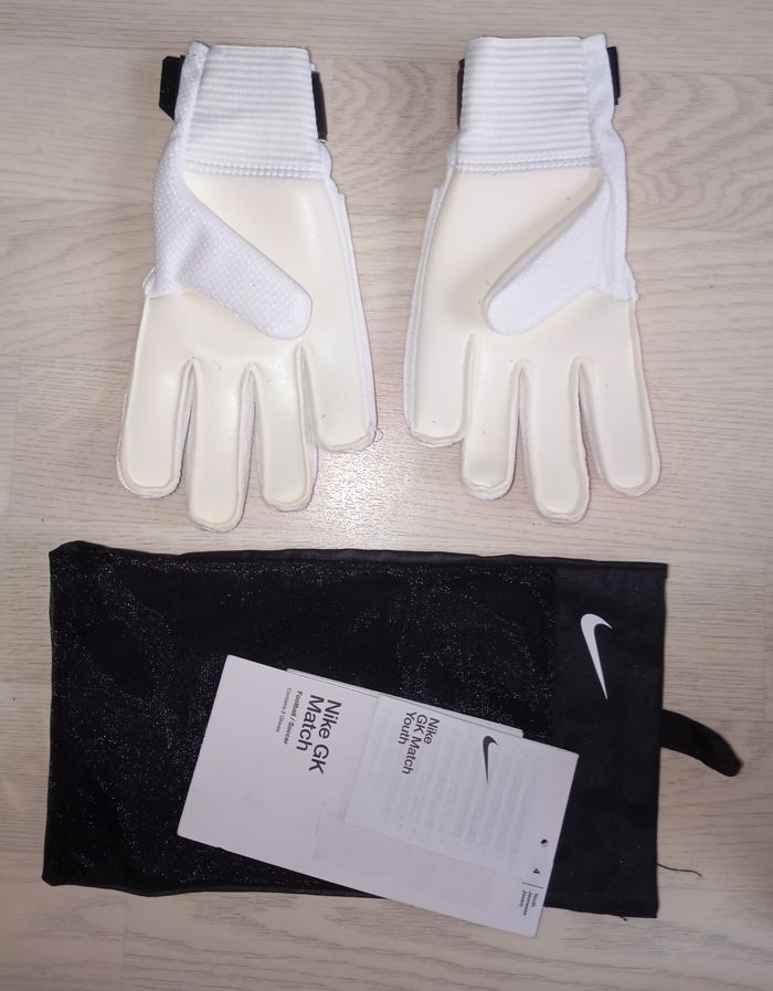 Gants de gardien de football Nike
taille jeunesse
NEUFS - photo numéro 3