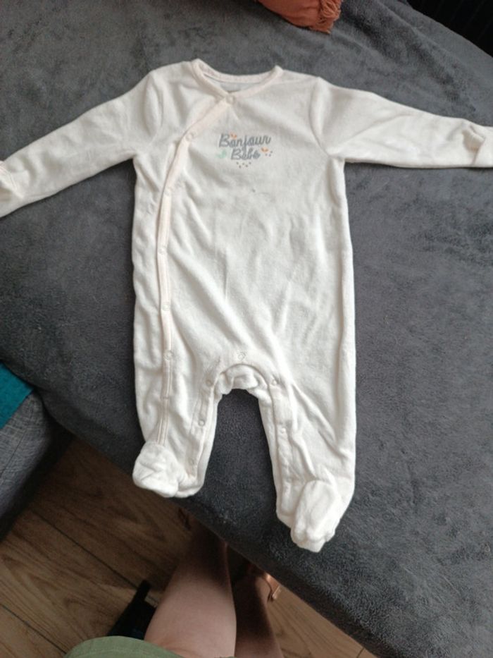 Ensemble pyjama et bodie et bavoir - photo numéro 6