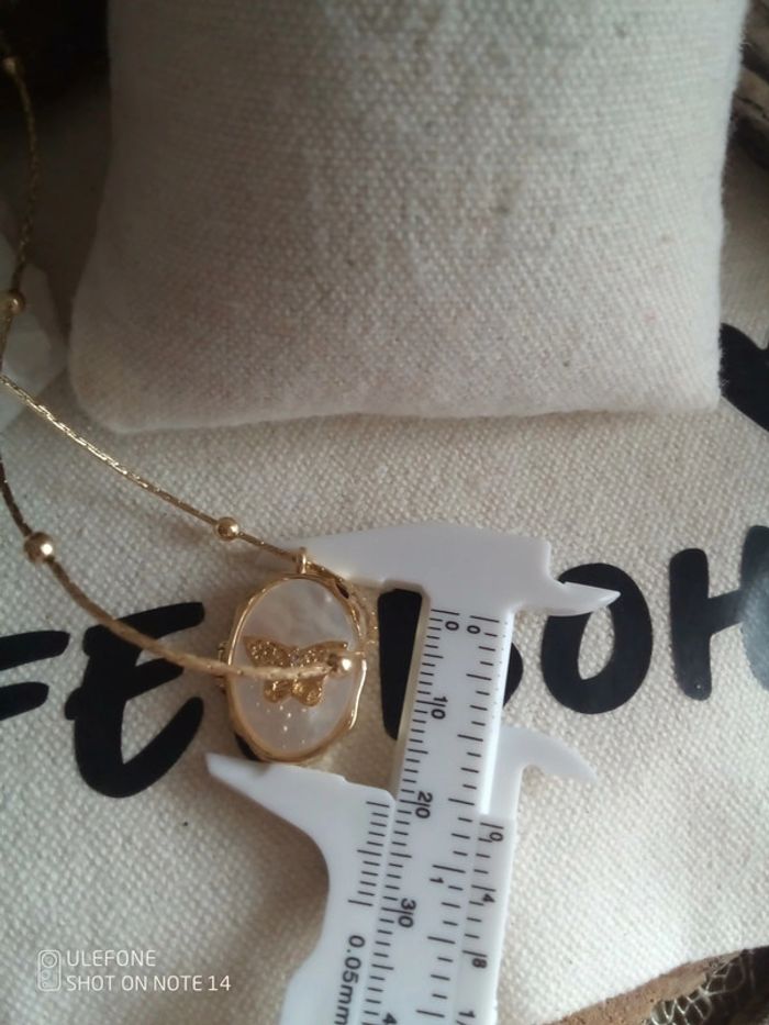 Collier médaillon ouvrable avec nacre et papillon doré - photo numéro 2