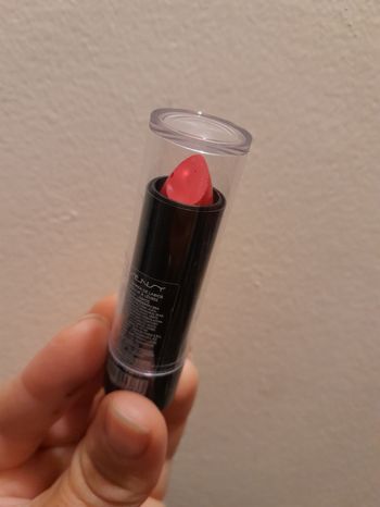 Rouge à lèvres neuf