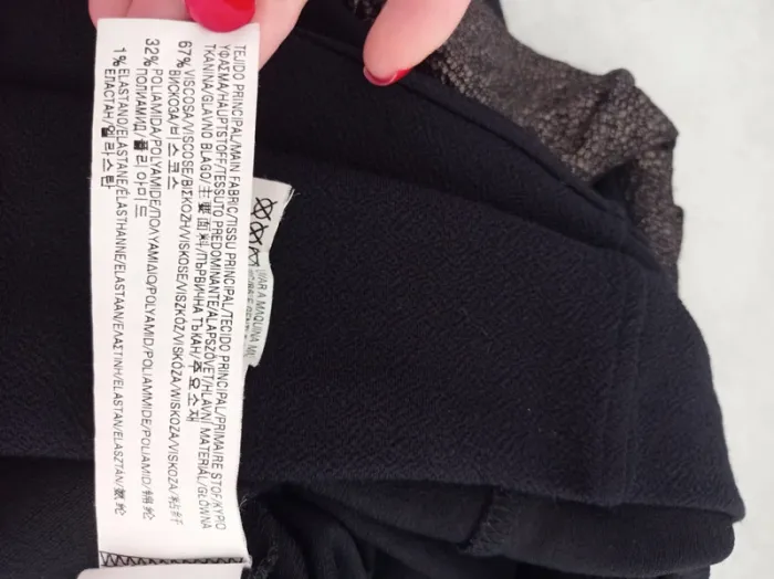 Magnifique robe noire habillée avec doré brillant col et épaules T.M Pull&Bear - photo numéro 9