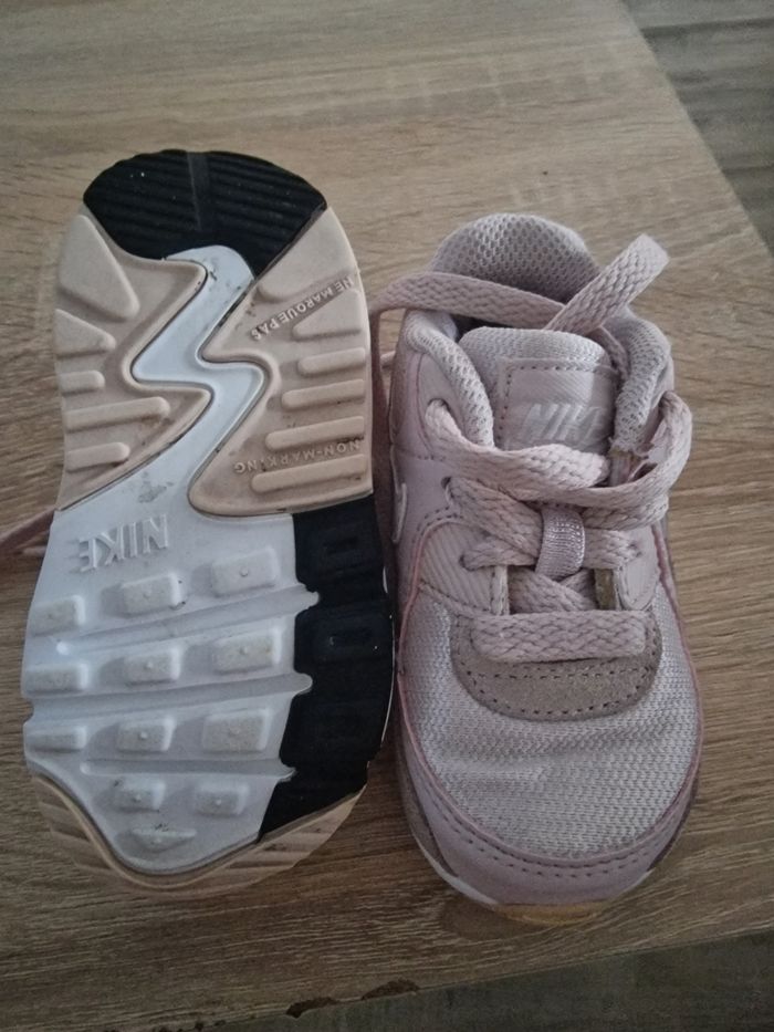 Basket nike porte 1 fois taille 21 - photo numéro 2