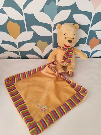 Doudou Winnie l'ourson mouchoir couverture Disney simba toys nicotoy
