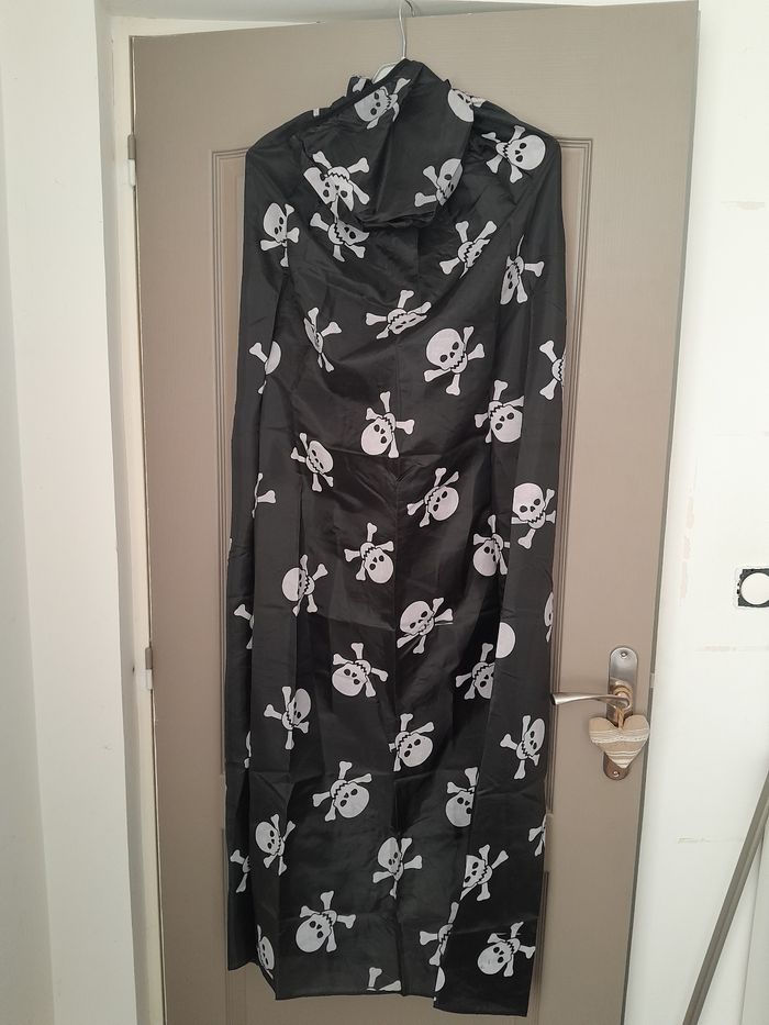 Déguisement cape de zombie adultes avec capuche - photo numéro 2