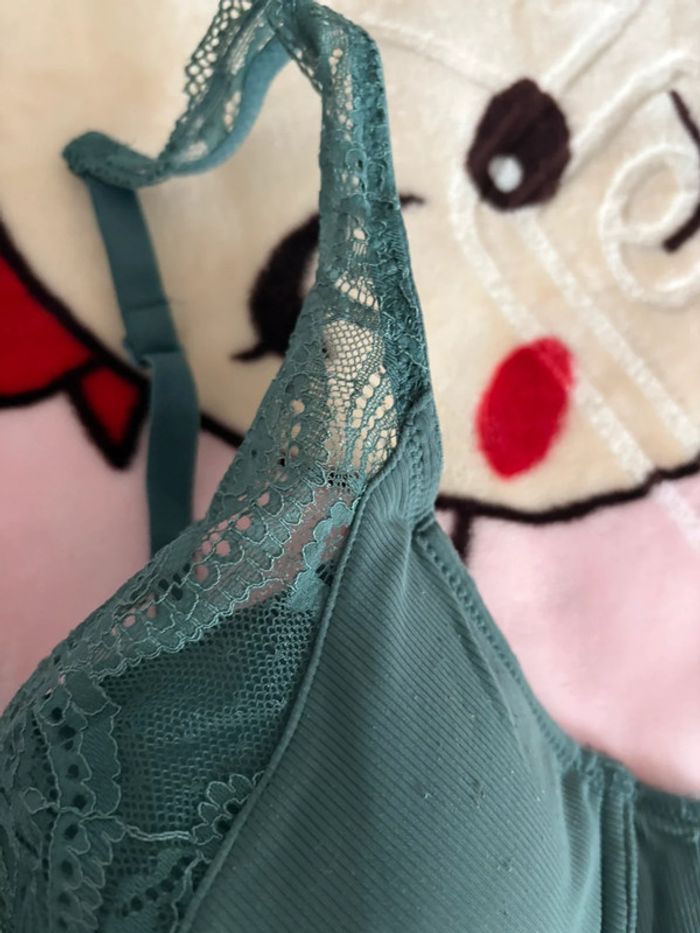 Soutien gorge vert - photo numéro 5