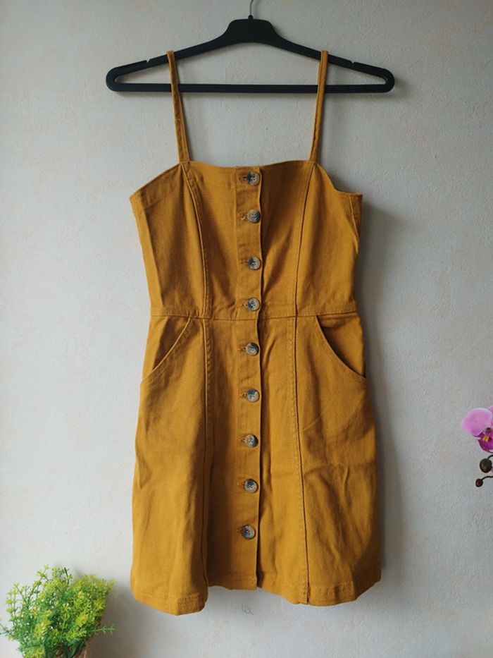 Robe moutarde bretelles