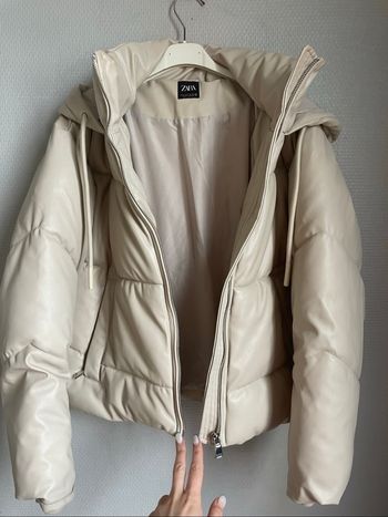 Doudoune en simili cuir beige Zara