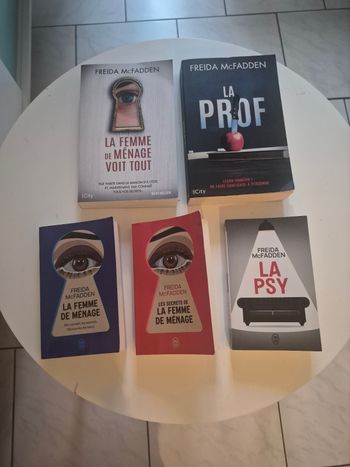 Lot de 5 livres de Freida Mcfadden : La femme de ménage, La psy, La prof