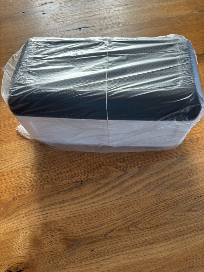 Boîte à mie Tupperware neuf