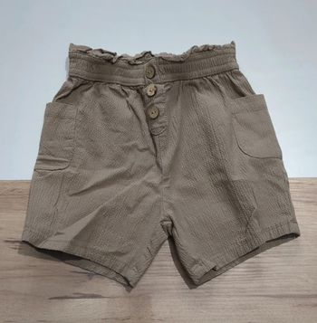 Short fille