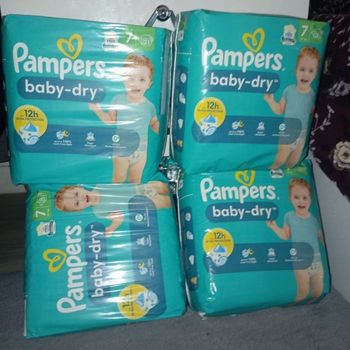 Lot de 124 couches Pampers baby dry taille 7