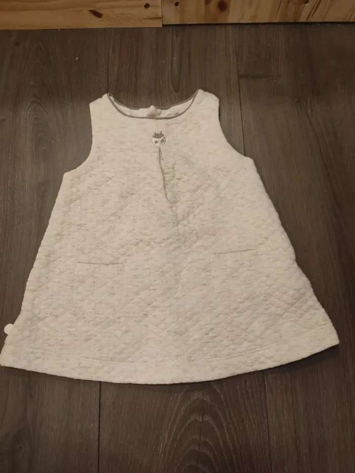 Robe chaude obaidi blanche a paillettes argenté 9 mois - photo numéro 3
