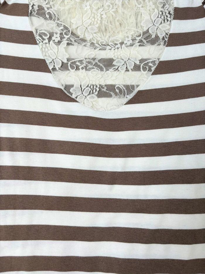 Petit t-shirt blanc à rayures taupe avec dentelle au dos - photo numéro 4