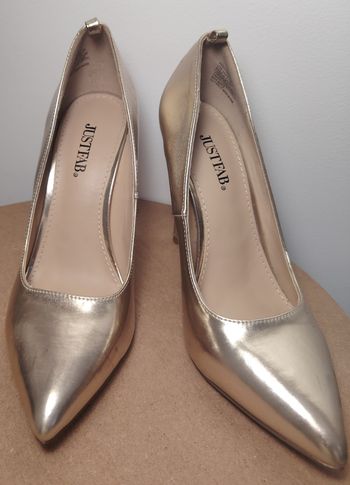 Chaussure à talon doré