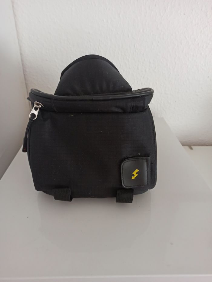 Sacoche aimantée pour réservoir moto - photo numéro 4