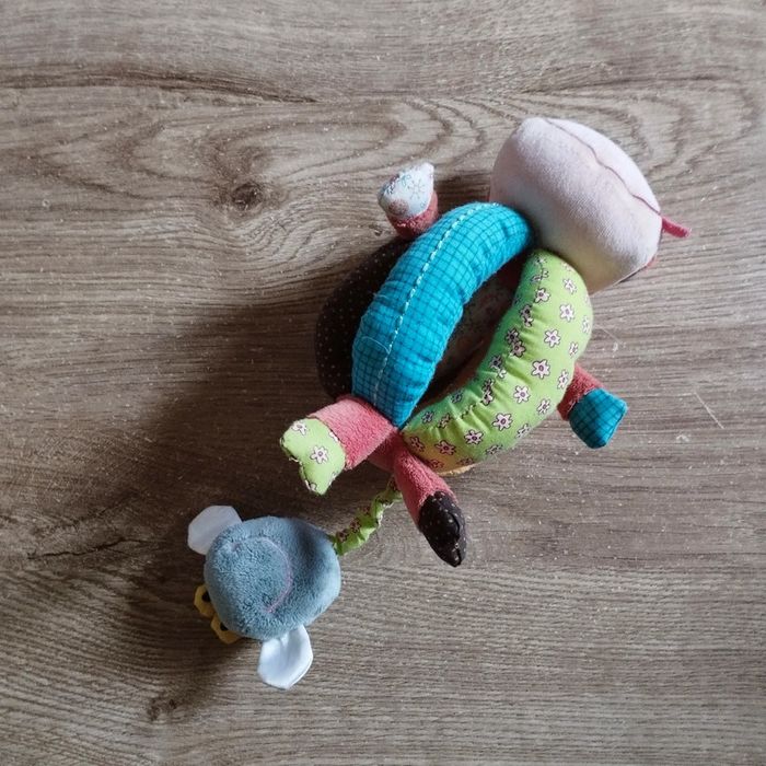 💖 Jouet peluche doudou éducatif hochet a poignées vache Vicky Lilliputiens 💖 #emyfleury_jouets - photo numéro 4