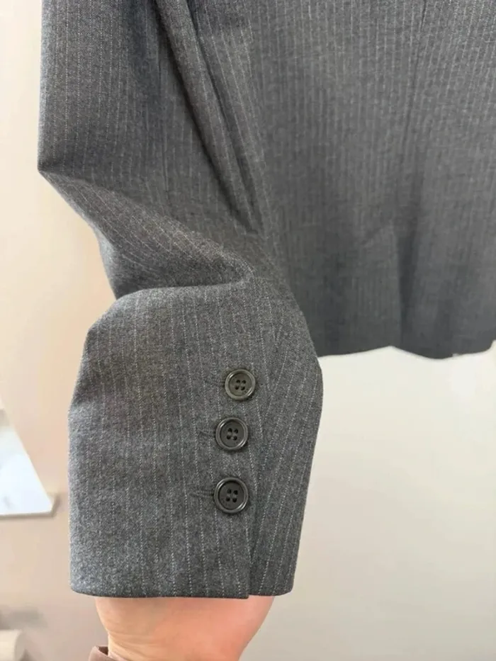 Magnifique Blazer Gerard Darel gris lignés en laine vierge taille 40 parfait état - photo numéro 3