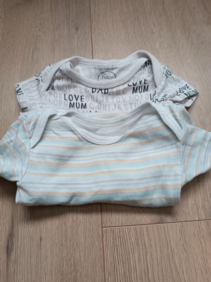 Lot de deux body manches courtes 9-12 mois
