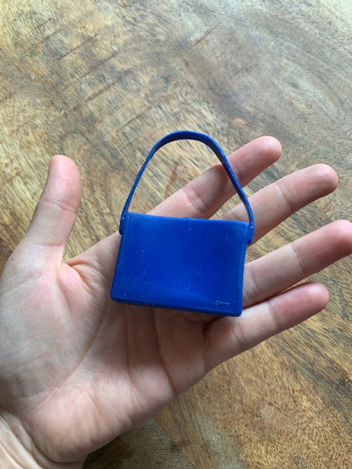 Jouet sac pour barbie porté épaule bleu avec poche pour ranger petit accessoires - photo numéro 4