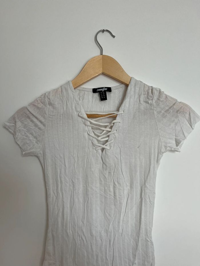 t-shirt col V
