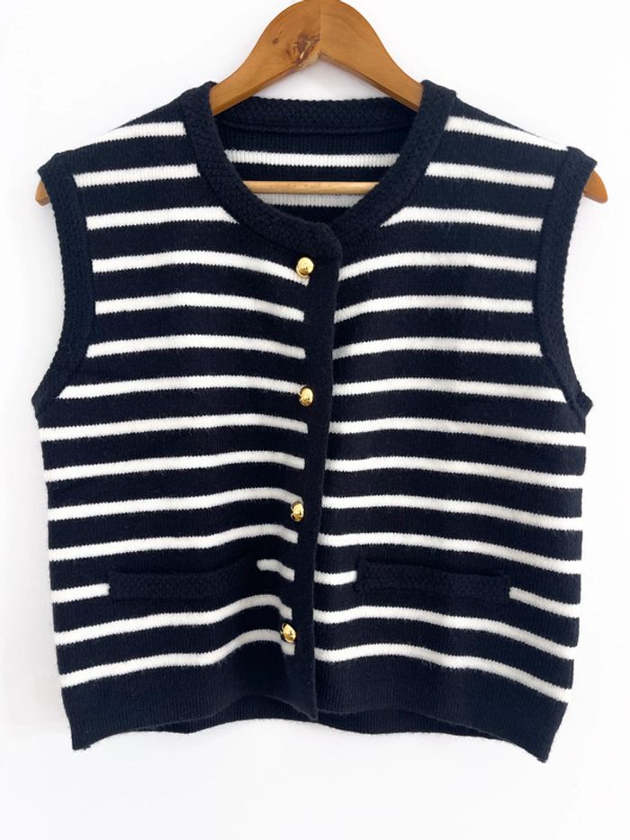 🌟 Gilet sans manches à rayures blanc et noir avec boutons dorés - photo numéro 3