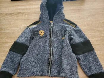 Veste à capuche U essentiels 6 ans