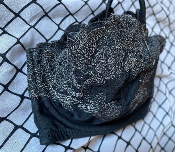 Soutien gorge à balconnet noir et argenté