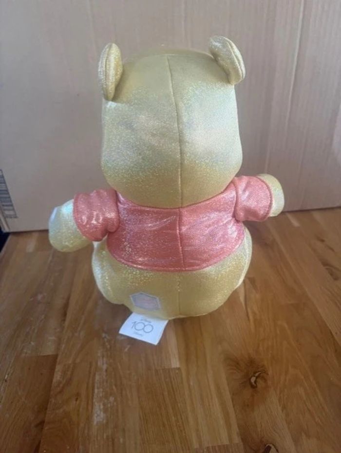 peluche sonore disney 100 ans winnie l'ourson - photo numéro 3