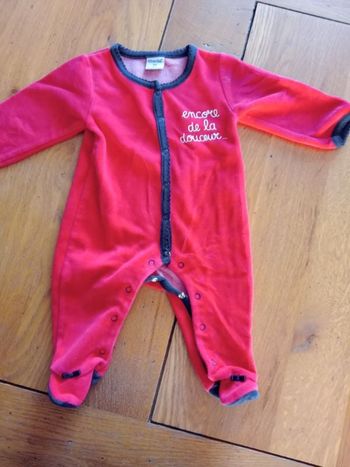 Pyjama rouge encore de la douceur