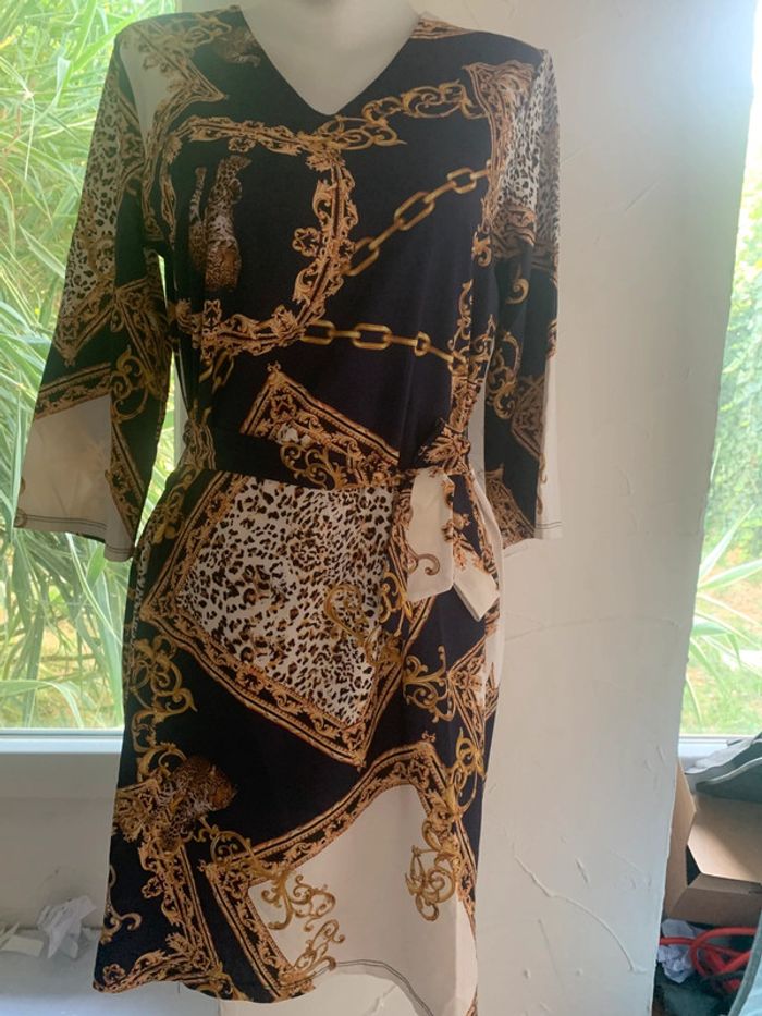 Robe droite à motif fluide manches 3/4 taille 38