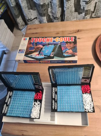 Jeu de société Touché-Coulé des éditions MB Jeux, 