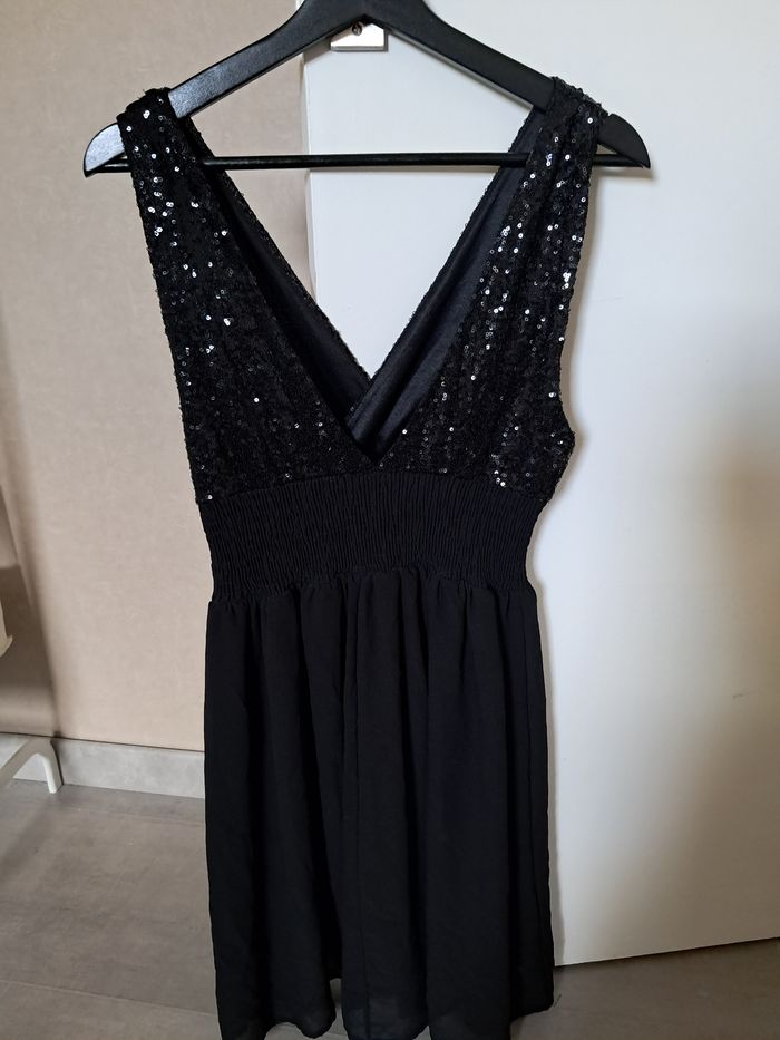 Robe noir avec haut en sequin - photo numéro 3