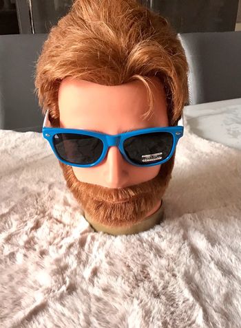 Paire de lunettes de soleil homme bleu et blanche polycarbonate 100%UV Cat 4