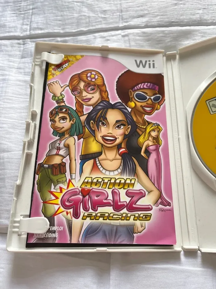 Jeu de Wii action girlz racing - photo numéro 5