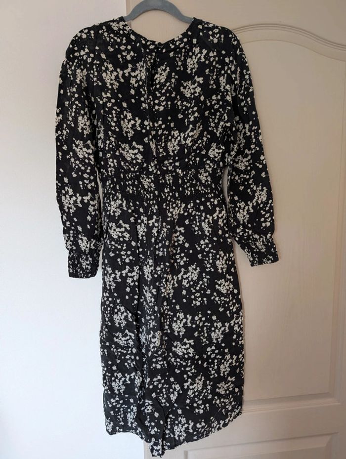 Jolie robe noire et blanche fleurie Kookaï