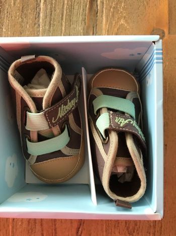 Chaussures bébé taille 16 neuves