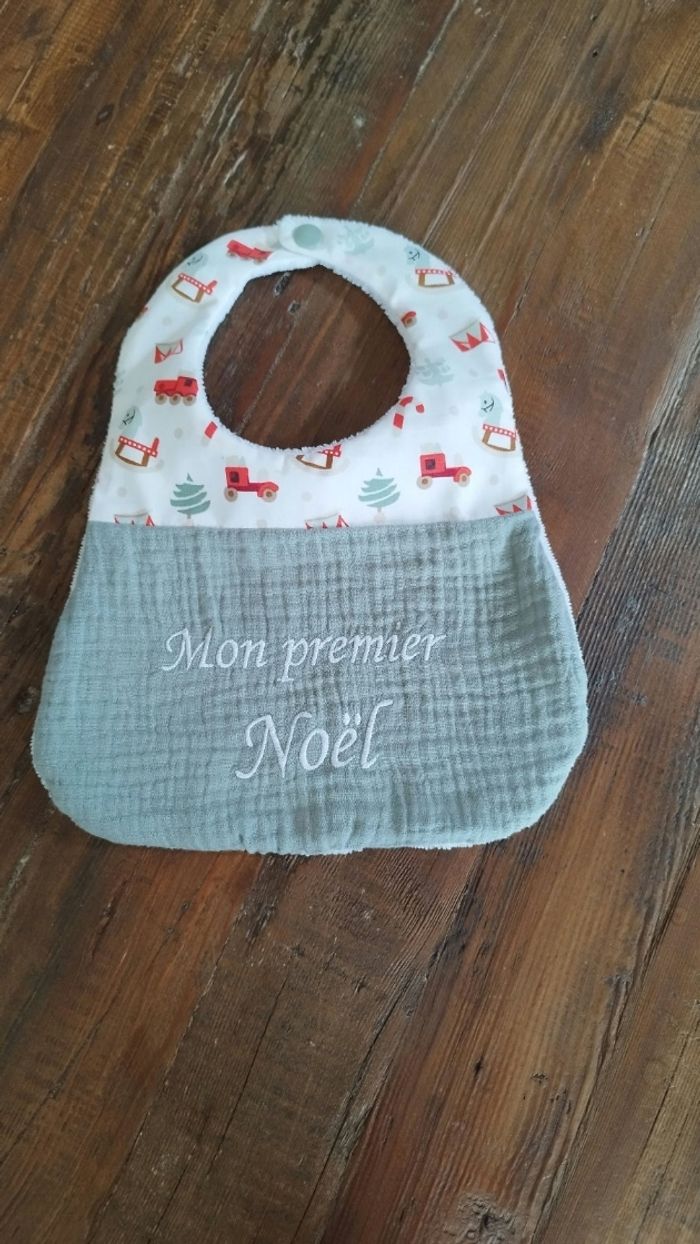 Bavoir Mon premier Noël brodé - photo numéro 3