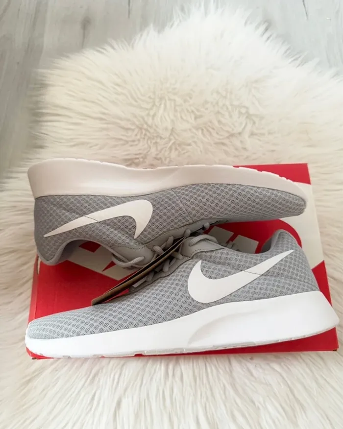 Nike Tanjun – Taille 44,5 – gris/blanc – Neuf avec étiquette - photo numéro 11