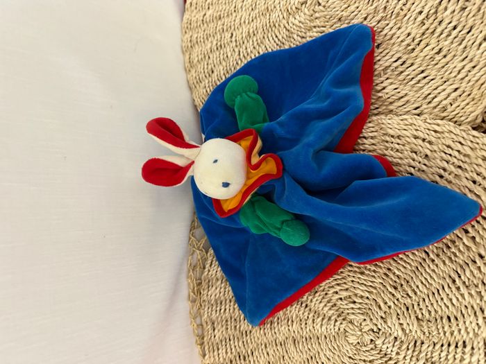Doudou plat Lapin bleu vert rouge Moulin Roty - photo numéro 3