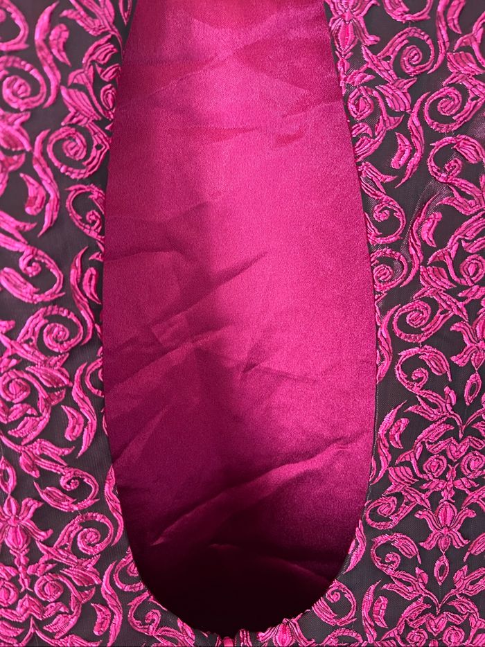Robe brodée rose et noire taille 42 - photo numéro 3