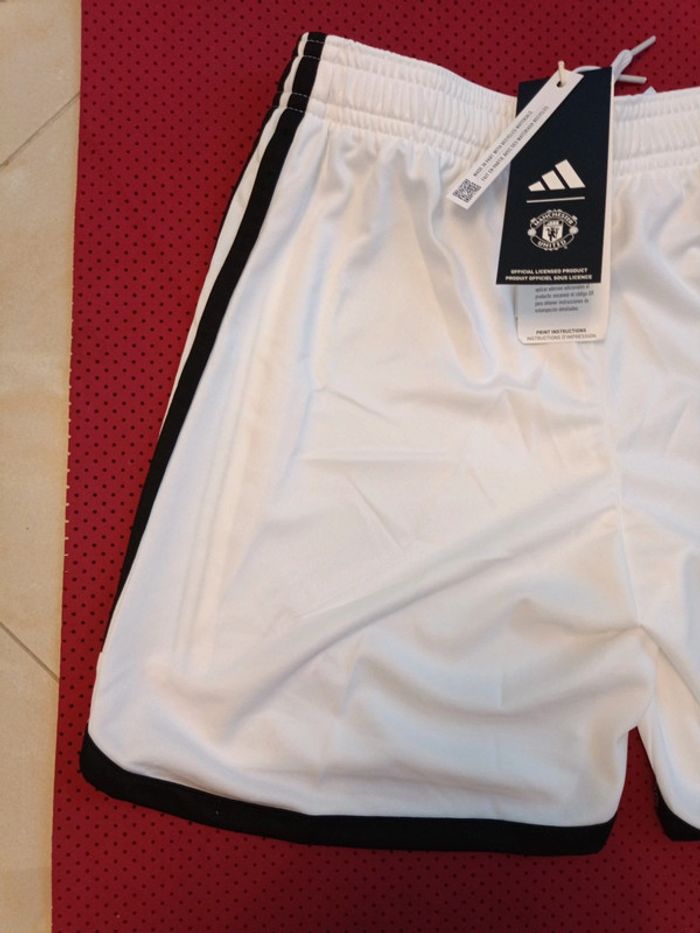 Short de foot Manchester United, Adidas Authentique Officiel taille enfant 9/10 ans, Neuf - photo numéro 11